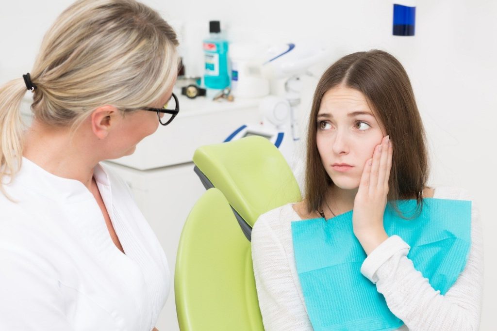 Pentingnya berkonsultasi dengan dokter gigi sebelum menggunakan pasta gigi berfluoride