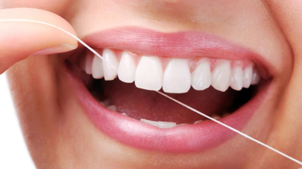 Manfaat Flossing untuk Kesehatan Gigi dan Gusi Anda