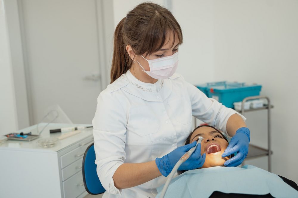Solusi Mengatasi Masalah Gigi Sensitif di Klinik Gigi